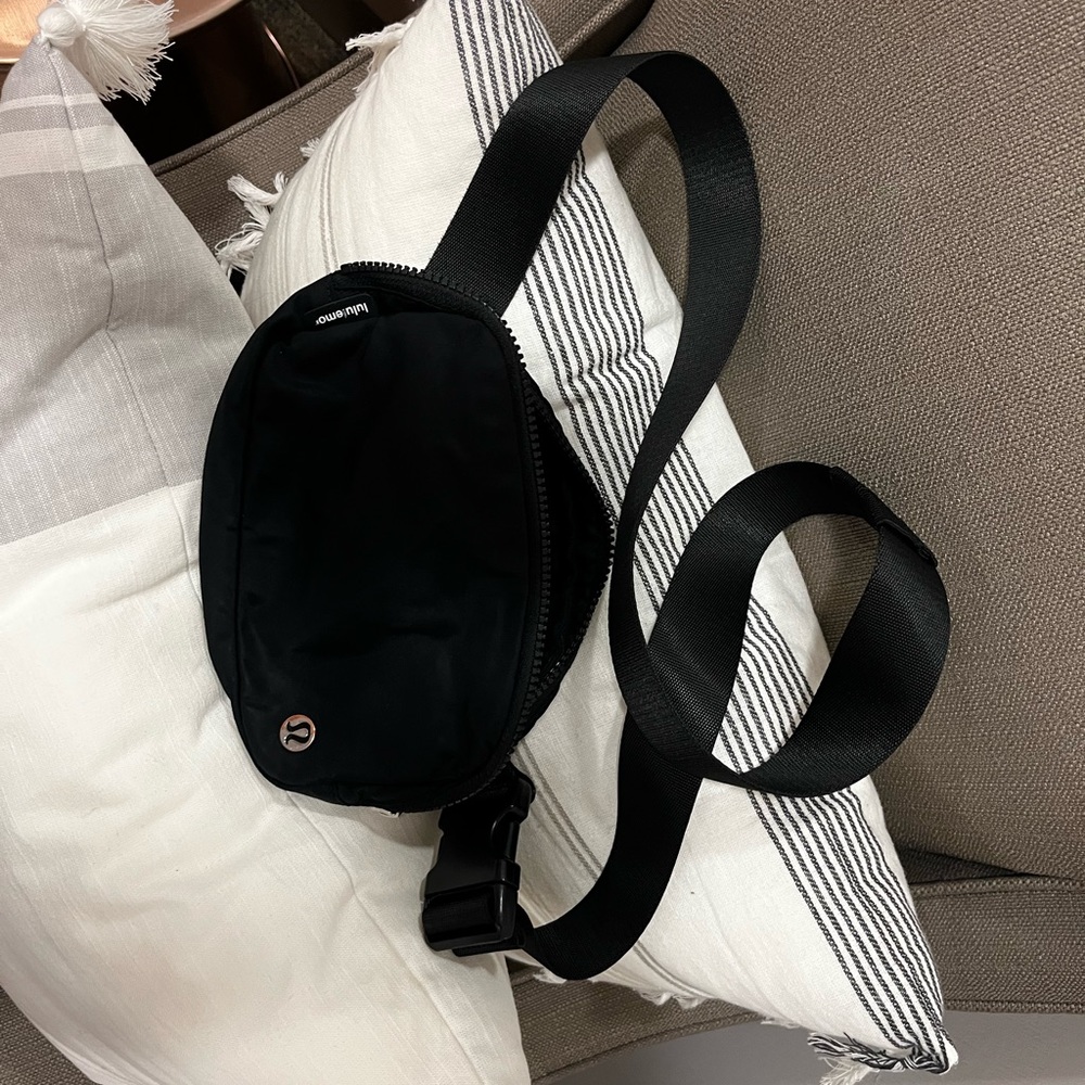 Black Lulu Lemon belt bag